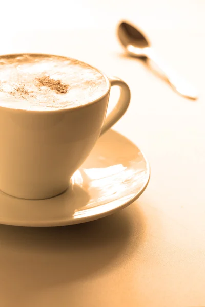Fincan Sıcak Cappuccino Yakın Çekim Alt Boşaltmak Renkli Görüntü — Stok fotoğraf