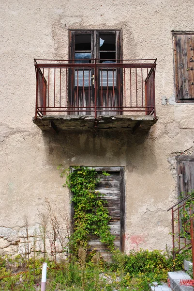 Övergivet hus — Stockfoto