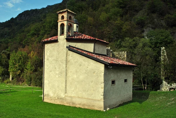 Kerk in de bergen — Stockfoto