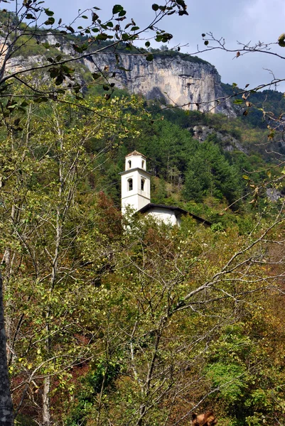 डोंगरावर चर्च — स्टॉक फोटो, इमेज