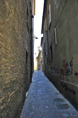 Narrow alley clipart