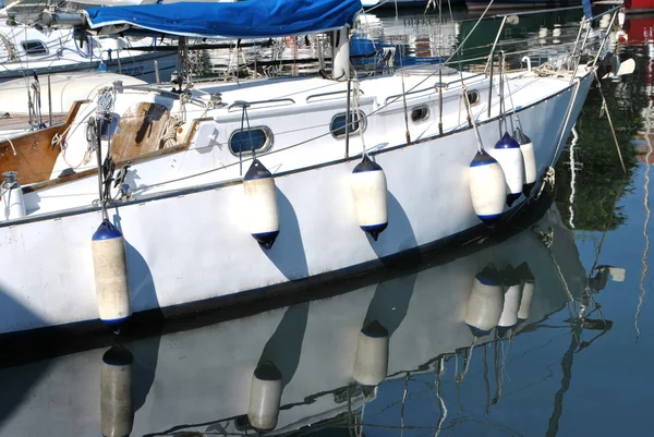 Портовые лодки — стоковое фото