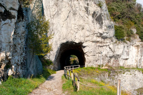 Заброшенный тоннель — стоковое фото