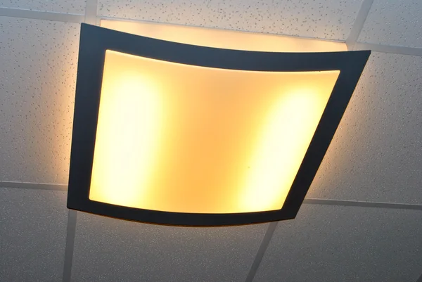 Потолочная лампа — стоковое фото