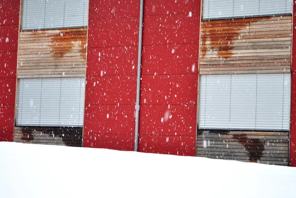 Dům se sněhem — Stock fotografie