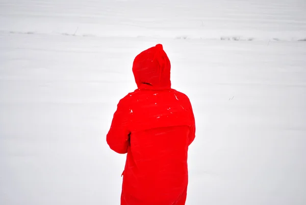 Meisje met rode jas — Stockfoto
