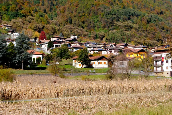 Гірському селі — стокове фото