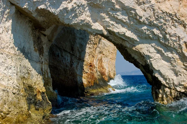 Una cueva marina . — Foto de Stock