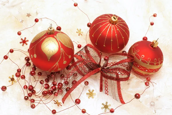 Dekorationer, röda julgranskulor — Stockfoto
