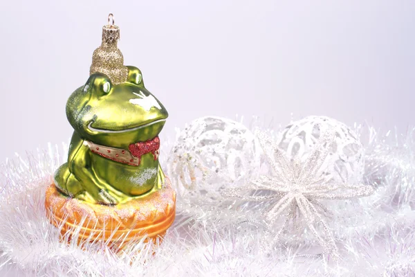 Рождественские украшения, побрякушки из лягушки — стоковое фото