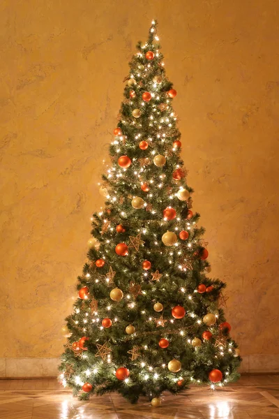 Рождественские украшения, елка — стоковое фото