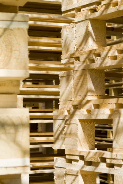 Paletas de envío de madera —  Fotos de Stock