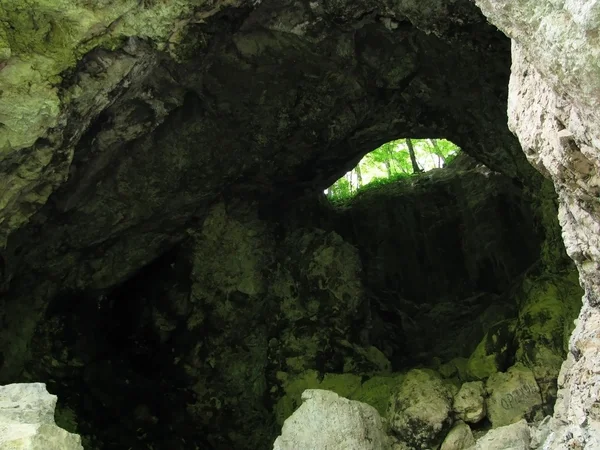 一个山洞 — 图库照片
