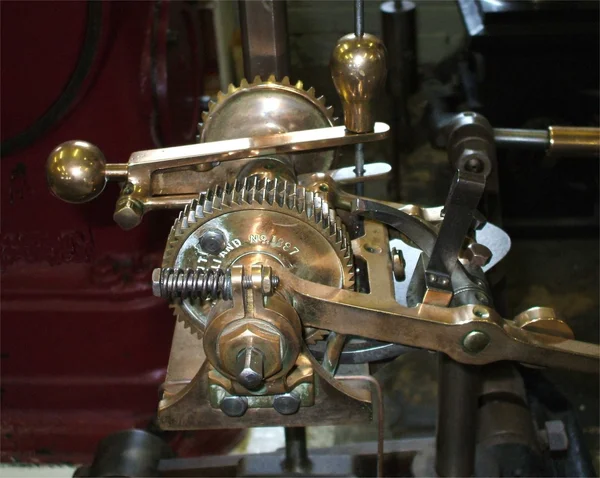 黄铜齿轮轮和齿轮机械配置 — 图库照片