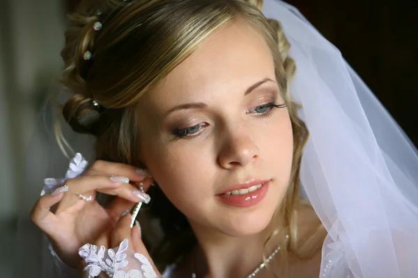 Bride with earring — Stock Photo, Image