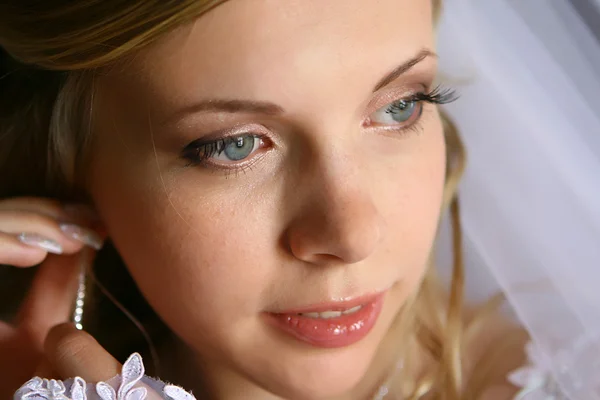 Braut mit Ohrring — Stockfoto