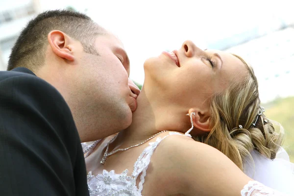 婚礼之吻 — 图库照片