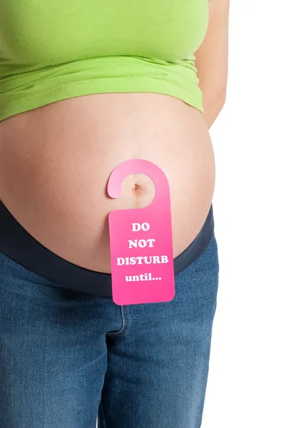 Vientre embarazada con letrero de puerta —  Fotos de Stock