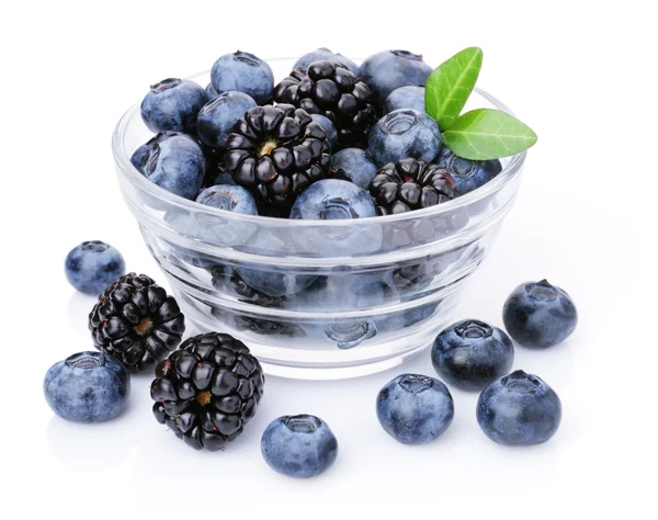 Glass of delicious blueberries and blackberries. — Stock Photo, Image