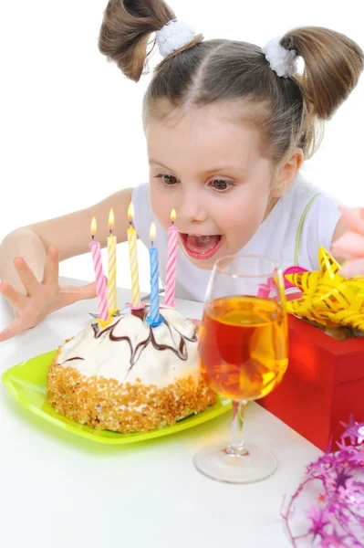 Hermosa niña celebra cumpleaños — Foto de Stock