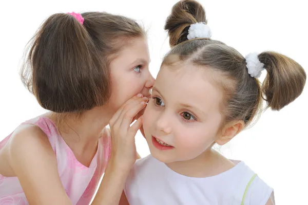 Två vackra flickor berätta hemligheten — Stockfoto