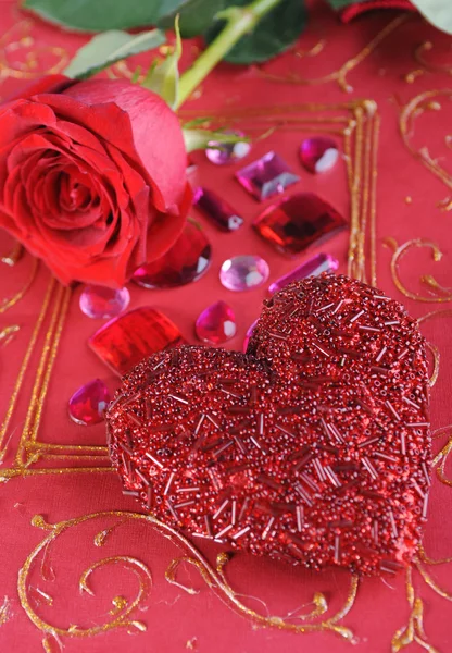 Coração e rosa vermelha — Fotografia de Stock