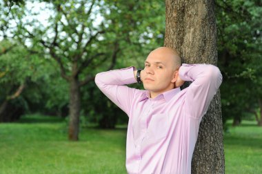 Man talking on the phone clipart