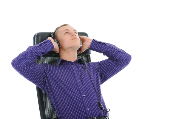 Άνθρωπος με ακουστικά ακούγοντας μουσική — Φωτογραφία Αρχείου