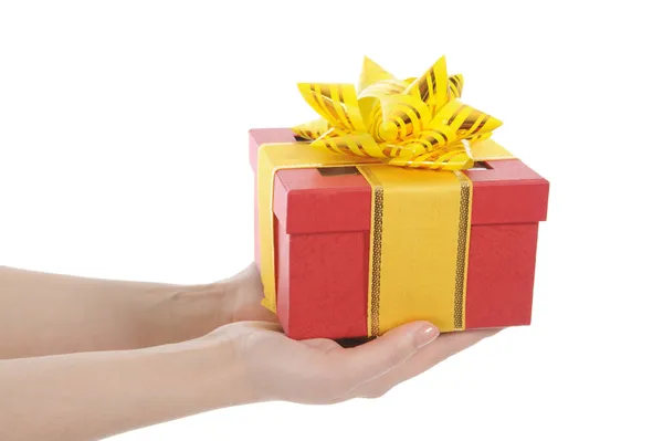Box s dar v rukou žen — Stock fotografie