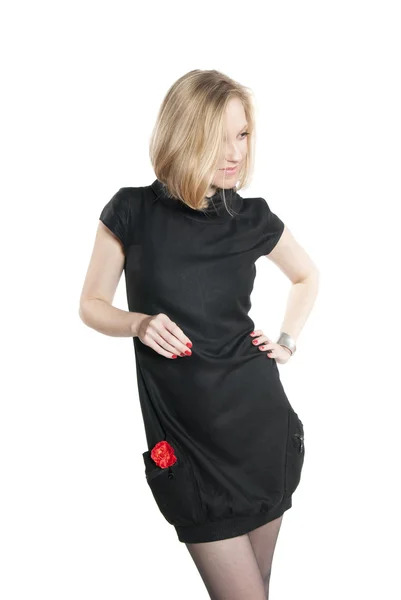 Junge attraktive Frau im schwarzen Kleid — Stockfoto