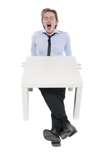 Молодий Бізнесмен Офісний Працівник Або Студент Сидить Смішним Маленьким Столом — стокове фото
