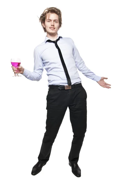 年轻男子喝粉红葡萄酒. — 图库照片