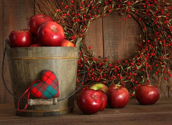 Apples in wood bucket for holiday baking — Stock Photo, Image