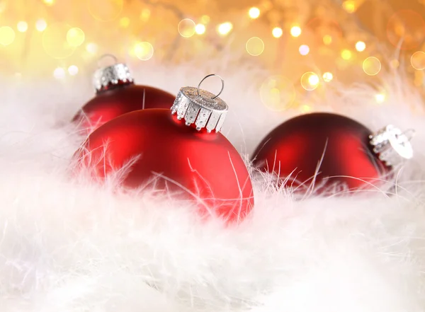 Kerstballen met abstracte vakantie achtergrond — Stockfoto