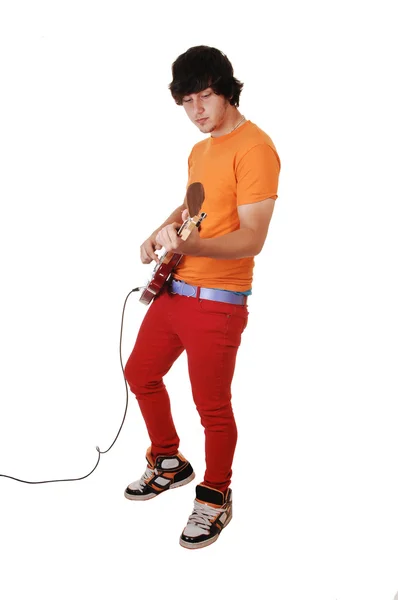 Adolescent garçon avec guitare . — Photo