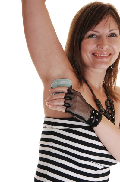 Flicka att sätta deodorant på. — Stockfoto