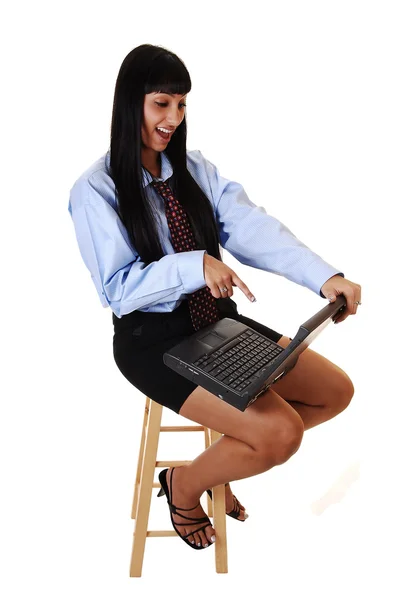 Flicka med bärbar dator. — Stockfoto