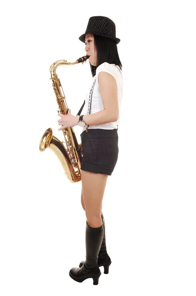 Chinese girl playing the saxophone. — Stock Photo, Image