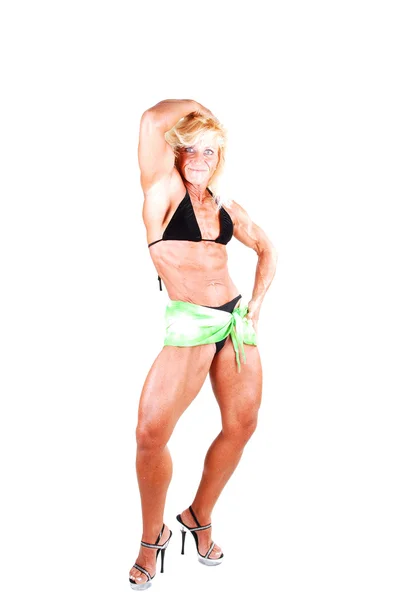 Blond Muscle Bodybuilding Tjej Står Studion Shooing Hennes Starka Ben — Stockfoto