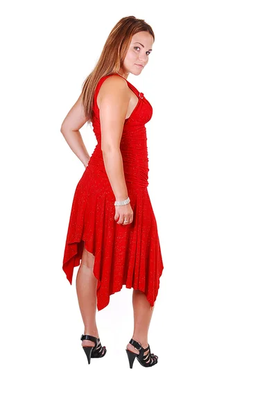 Krásná Mladá Žena Vysokých Podpatcích Stojící Ateliéru Červených Šatech Dlouhé — Stock fotografie