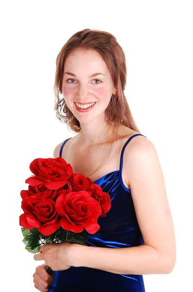 Chica bonita con rosas rojas . — Foto de Stock