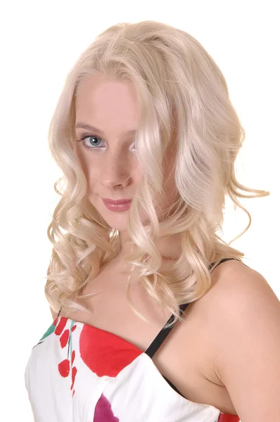 Closeup Hezká Dívka Dlouhé Blond Vlasy Portrét Shot Stojící Ateliéru — Stock fotografie