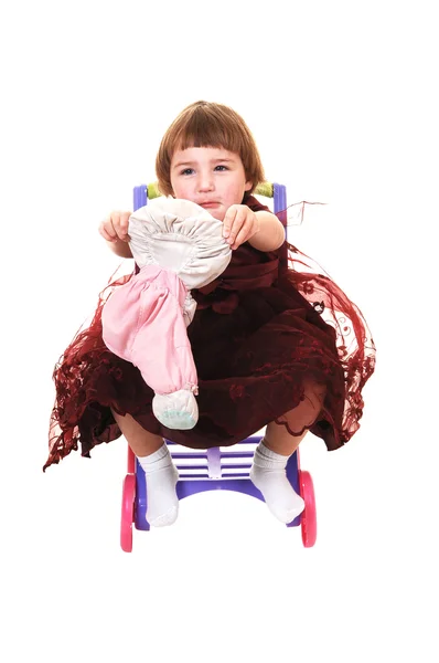 甘い女の子 歳の彼女のドリーを楽しんで素敵なブルゴーニュ ドレス ホワイト バック グラウンド — ストック写真