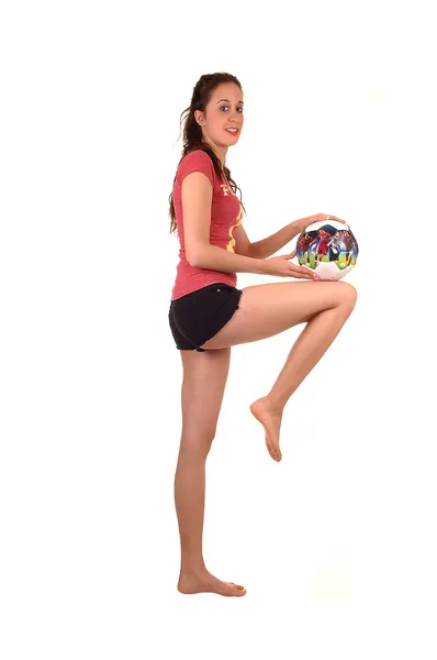 Dívka s fotbalovým míčem. — Stock fotografie