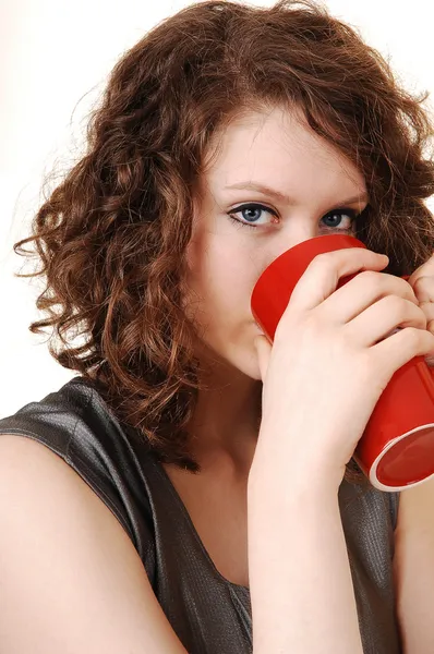 Dziewczyna myśli kawy. — Zdjęcie stockowe