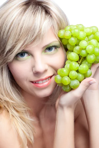 Chica joven con uva — Foto de Stock