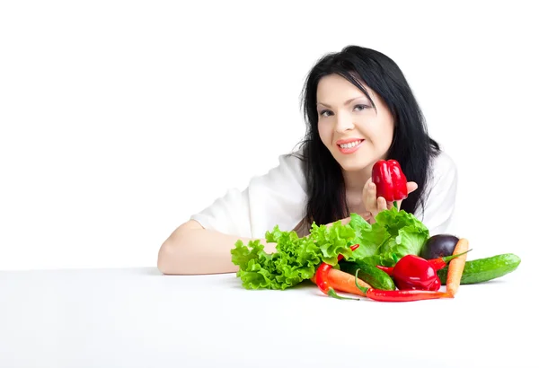 Schöne Frau mit Gemüse — Stockfoto
