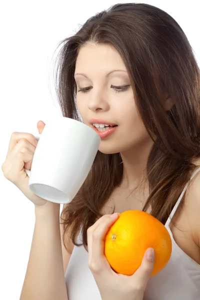 オレンジを持つ女性 — ストック写真