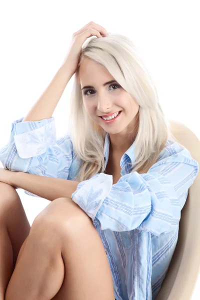 Mooie blonde vrouwen in het blauw — Stockfoto
