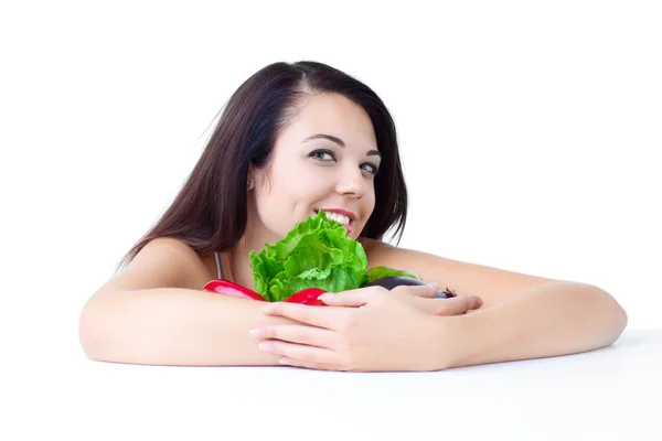 野菜を持つ若い女の子 — ストック写真